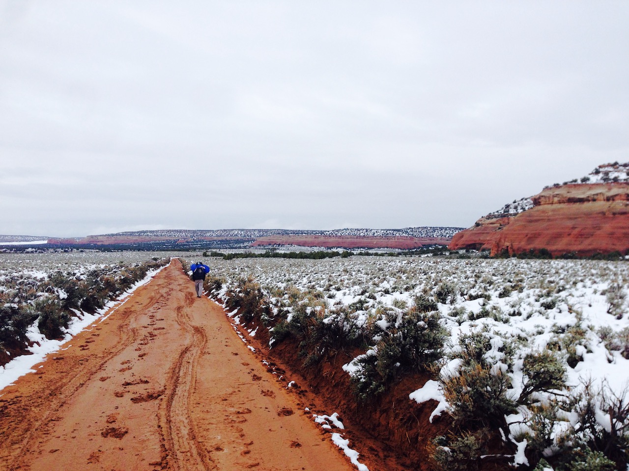 Mcinnis-canyons-backpacking-hiking-camping-muddy-trail