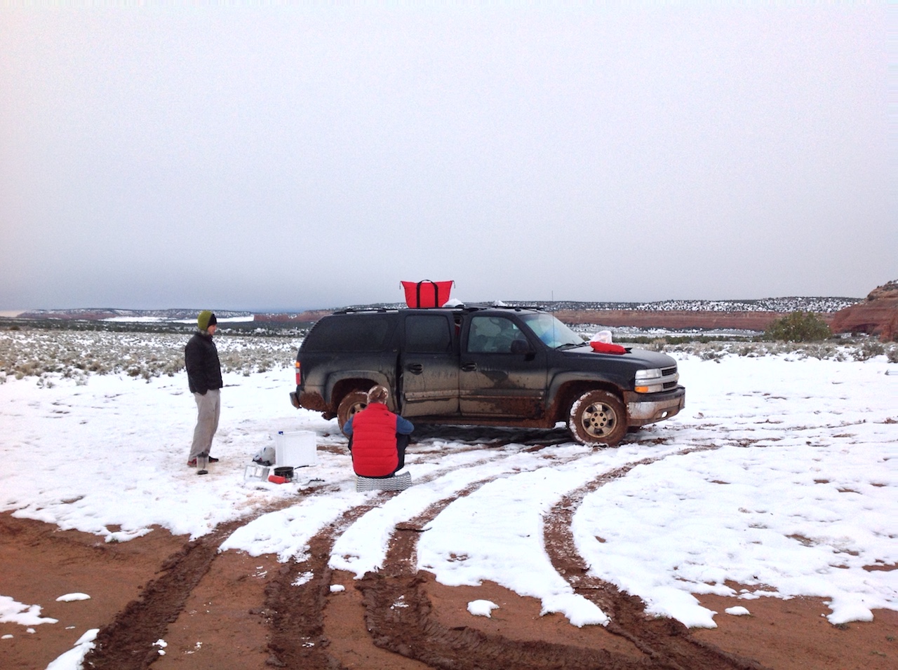mcinnis-canyons-sign-snow-winter-backpacking-camping-morning-9